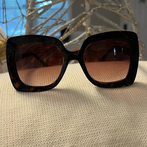 Tommy Hilfiger Shades with Case